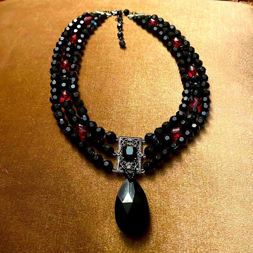 Black 3-tier choker